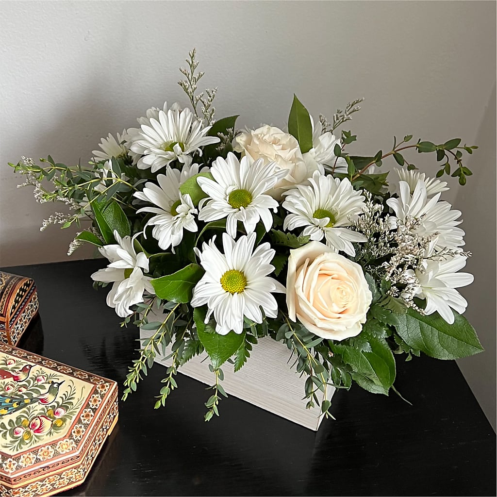 Fresh Linen Box Bouquet –  Blossom Flowers And Gift, Lauderhill FL