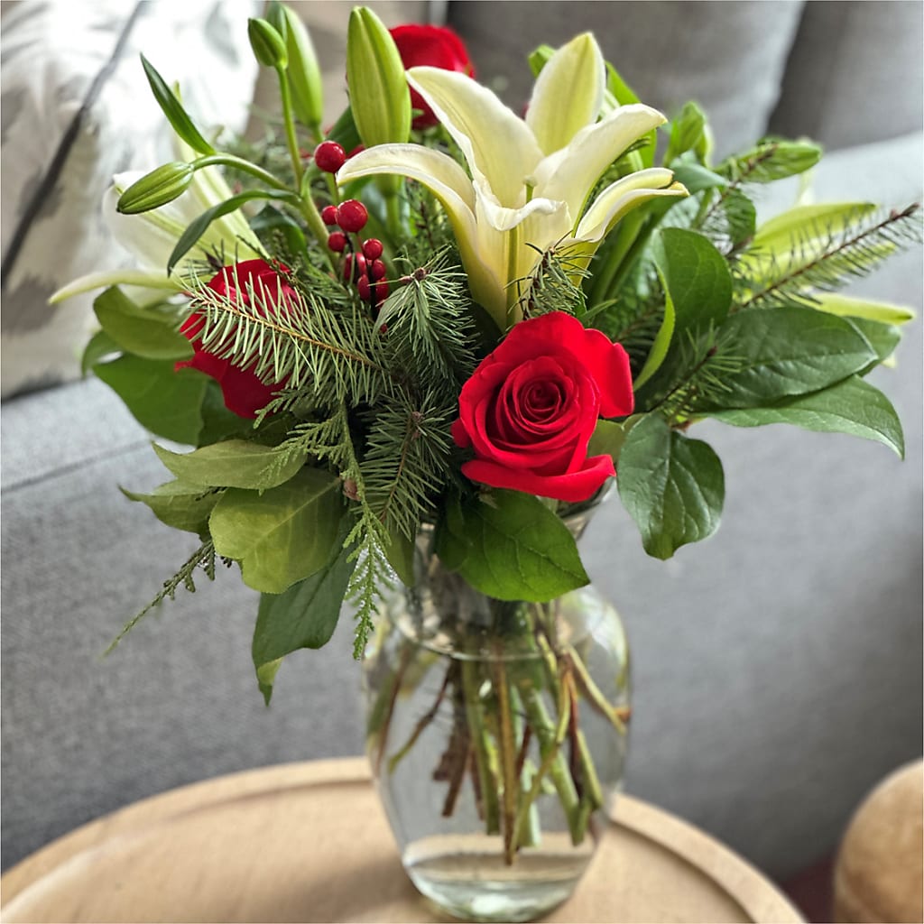 Sparkling Snowflakes Bouquet –  Blossom Flowers And Gift, Lauderhill FL