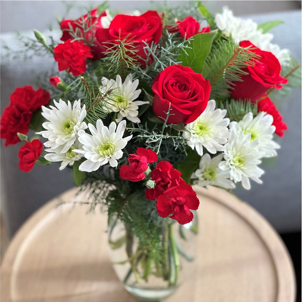 Seasonal Magic Bouquet –  Blossom Flowers And Gift, Lauderhill FL