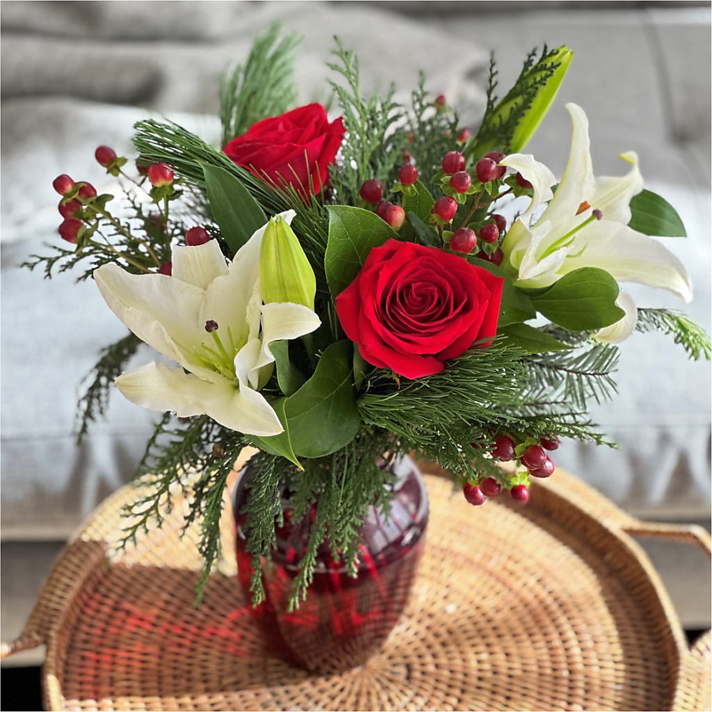 Evergreen Delight Bouquet –  Blossom Flowers And Gift, Lauderhill FL